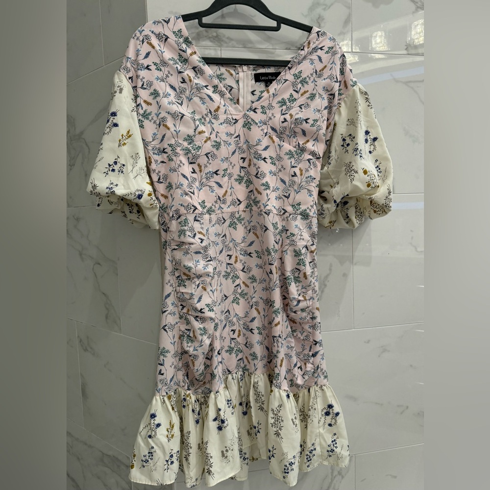 Lea & Viola dress. Size Medium. Floral puff sleeve dress.